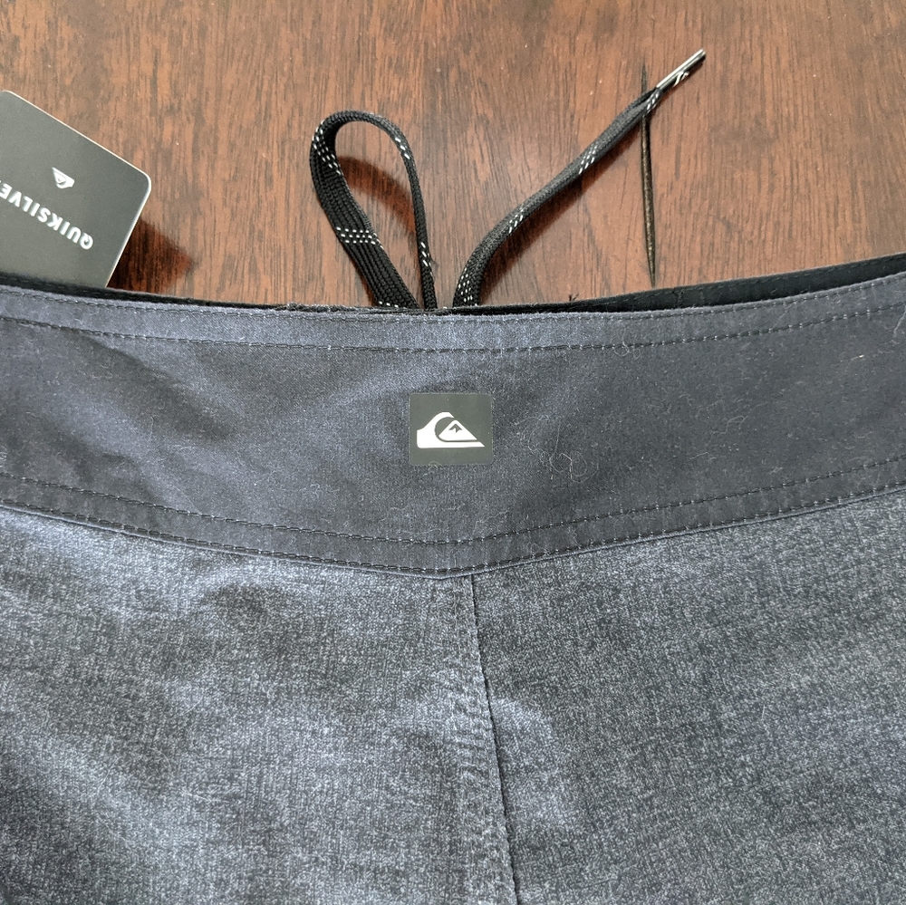 Quiksilver Board Shorts 32 - Picture 7 of 11